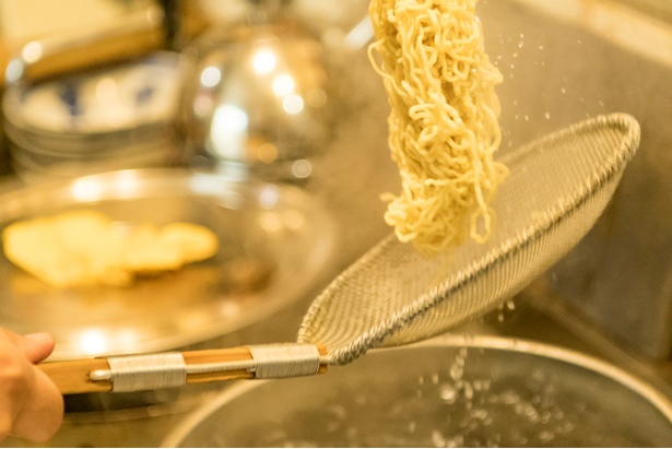 創業時からの自家製縮れ麺、刻みチャーシュースタイルのラーメンを守る