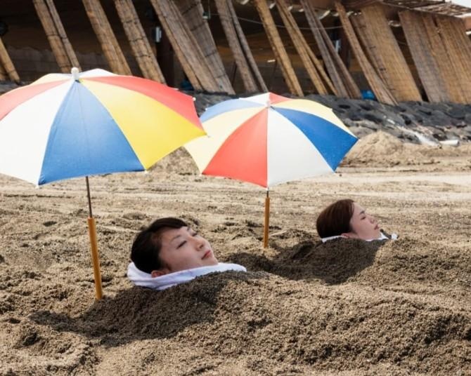 世界でも珍しい!!砂に埋められてデトックス…!?天然の海浜砂むしの効果とは？【九州の日帰り温泉vol.13】