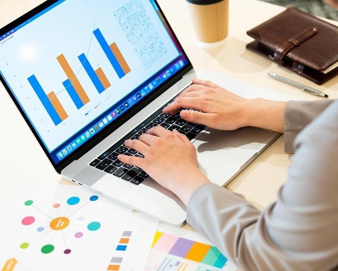 【ビジネスマナー】新社会人必見！わかりやすい資料はどうやって作成する？「スライド資料作成」の基本をチェックしよう