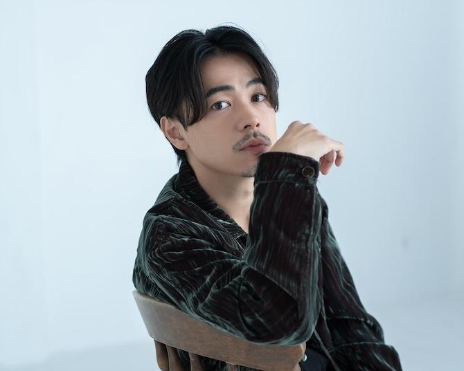 成田凌「人は信じたいものを信じる」最新作でSNSにより変貌する男を熱演。現代社会の“拡散”という恐怖