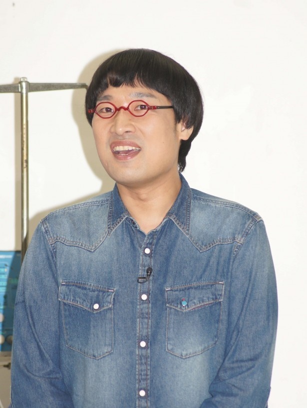 【写真を見る】山里亮太は「YOUさんの言葉のおかげで前へ進めるようになった」という寄せられた手紙を代読