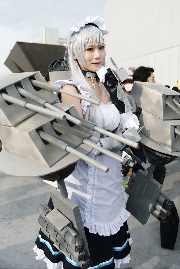 「アズールレーン」のベルファストに扮する ずんださん