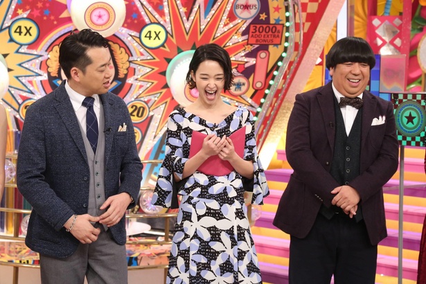 ピッタリ息が合ったMCのバナナマン&剛力彩芽