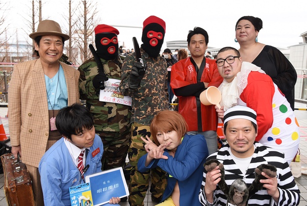 人気芸能人に扮してコミケ93に参加したコスプレイヤー