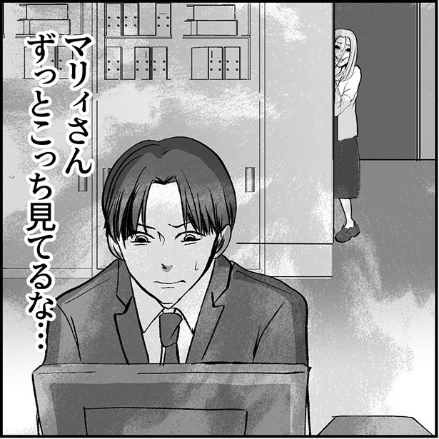 仕事中もずっとこちらを見ているマリィさん