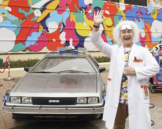 【USJ】バック・トゥ・ザ・フューチャーのドクにまた会える！Vaundyが手掛けたテーマソングにも大興奮の25周年イベントレポ