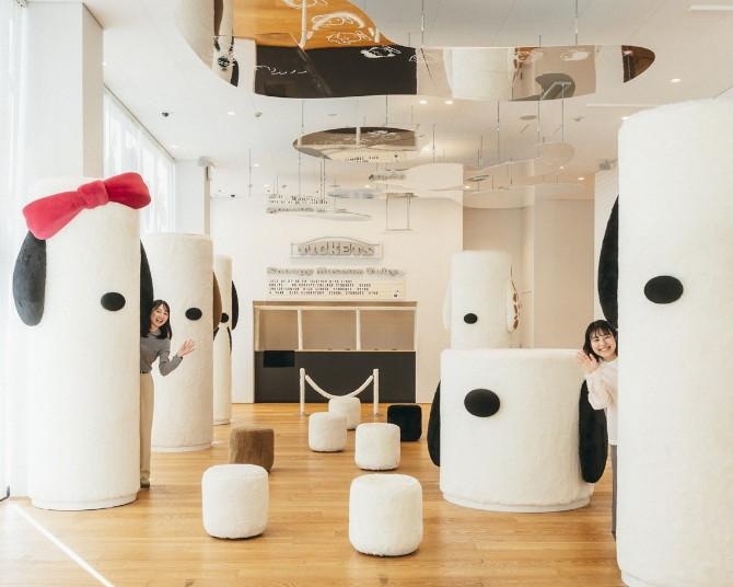 スヌーピーミュージアム「ふかふかミュージアム」全貌公開！ハグできる巨大柱＆寝転びOKエリアにカフェ連動メニューも