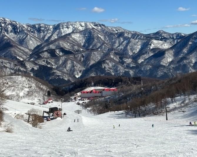 5月まで“春スキー”ができる！長野「Hakuba Valley」で極上パウダースノーと絶景アクティビティを体験
