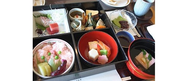 この日のランチ、和食のご膳。春色の盛り付けが美しい