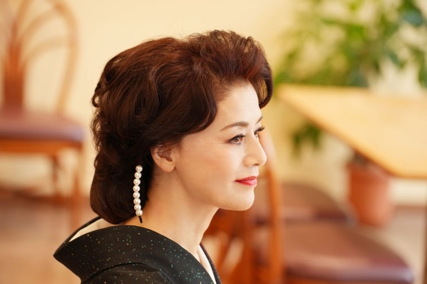 【写真を見る】南条とともに一時代を築いた俳優仲間、尾崎(宇崎)の一番目の妻、加藤麗子役には、大地真央が決定