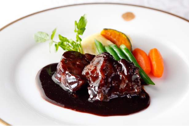 資生堂パーラーの「国産牛ほほ肉の赤ワイン煮」(3300円)