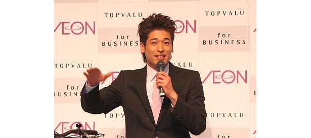 会見では、商品を着用した感想について熱いトークを繰り広げる佐藤さん。「宣伝じゃなく、正直な気持ちなんです!」と熱弁