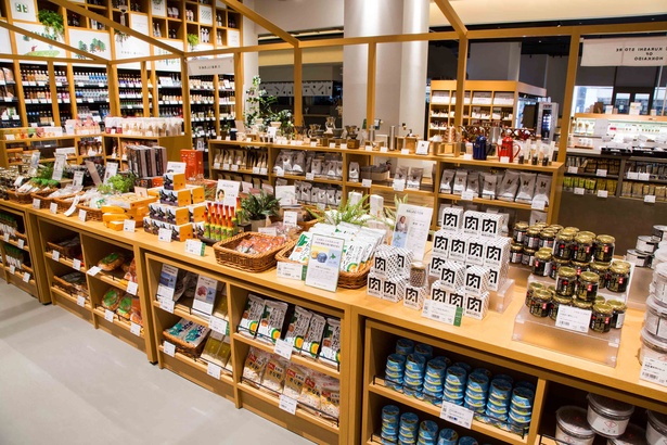 各セレクターの商品が並ぶ北海道「食」のミュージアム