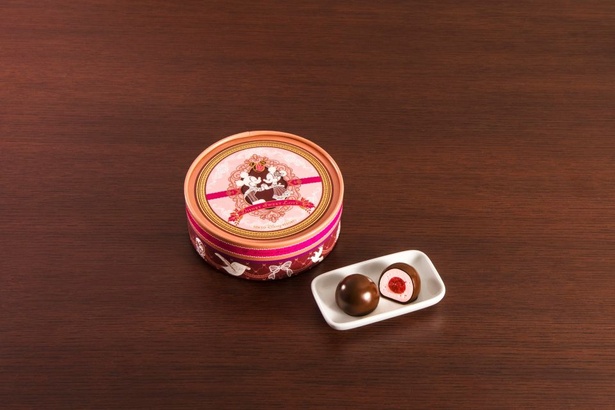 フルーティーなベリーのギモーブをチョコレートでコーティングした「チョコレートカバード・ギモーブ」(1100円)