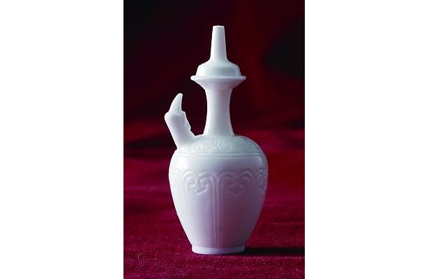 骨董品コレクターであるキャラクター、マ・クベのお気に入りの壺。台座付で全高約40mm「ミニフィギュア マ・クベの壺」