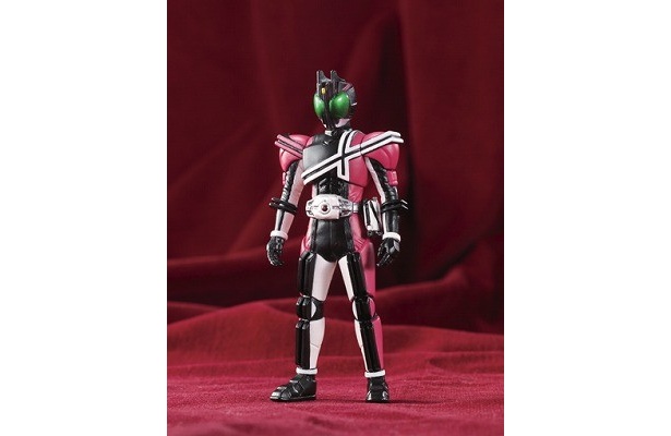 全高約65mmの仮面ライダーディケイド「micro S.H.Figuarts（パッケージ付）」