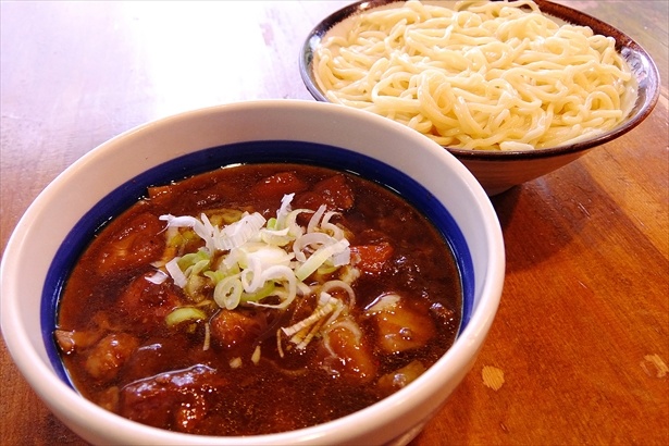 復刻版もりカレー(970円)。おなじみのつけ麺をカレーとともに。