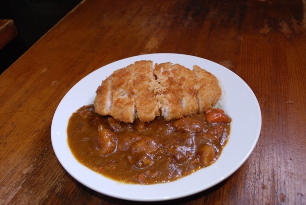 幻のカツライスカレー(1000円)。復刻版カレーライスとともにグランプリに輝いた。