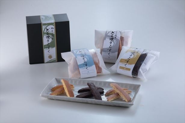 【写真を見る】バレンタインやホワイトデーのギフトにもぴったりの「どら焼きラスク白/黒」も発売