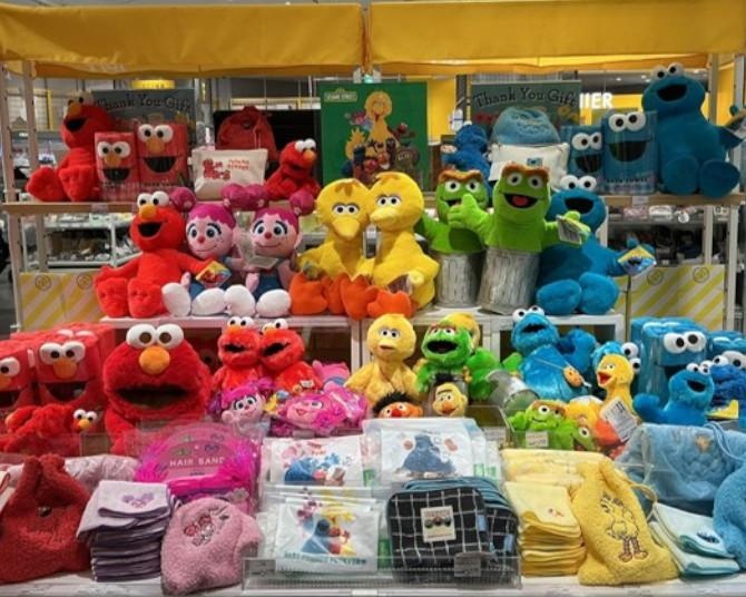 「セサミストリート」フェアが全国で順次開催！エルモ、クッキーモンスター、アビーのグッズが大集合