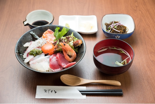 福岡のうまかもん 北九州 旦過市場の海鮮丼は安くて旨い 行列のできる人気店 小倉旦過みらく ウォーカープラス