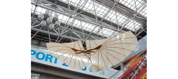 空港内には10か所に模型飛行機を展示