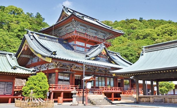 静岡浅間神社のシンボル、大拝殿。国の重要文化財だ