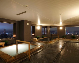 宝石のような夜景を見下ろしながら温泉を楽しめるスポットが札幌に！
