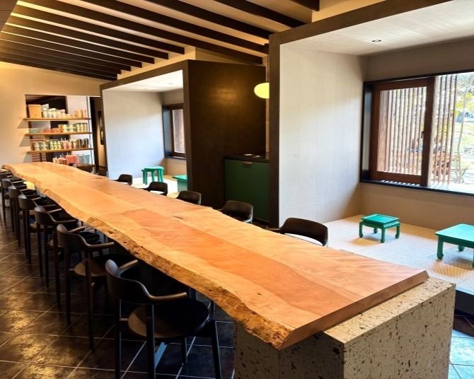 京都の名所・八坂神社に隣接する円山公園にスタバが誕生！文化を守り、観光客を癒やす「珈琲茶屋」へ