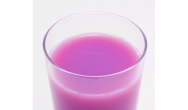 【写真】味が変われば色も変わる！新・乳酸菌飲料の中身チェック