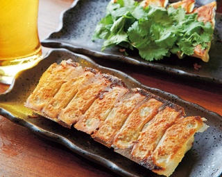 【新店レポート】パクチーをはじめ、創作餃子は11種！ ビール5種の飲み比べも楽しい「ChaoVia 大阪駅前第2ビル店」