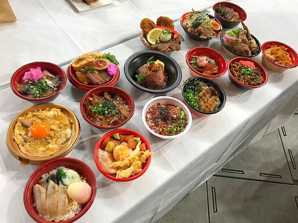 「全国ご当地どんぶり選手権」に計14種の丼が集結！