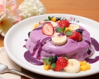 ヘルシーなタロイモパンケーキが、ハワイアンカフェレストランに登場