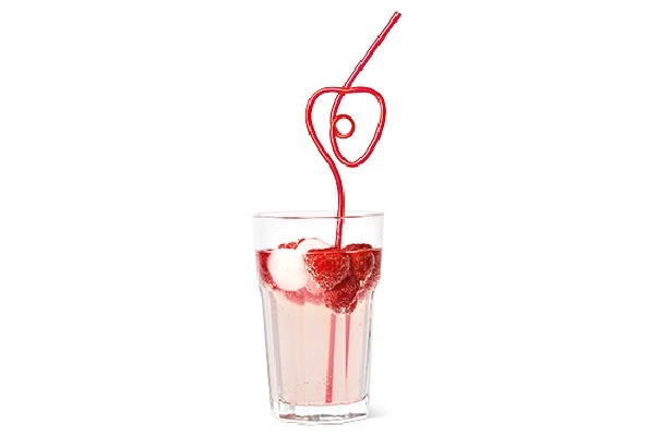 ストロー(税抜250円)はドリンクに飾るだけでフォトジェニックな飲み物に大変身！