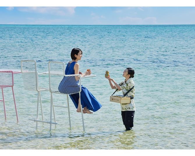 360度碧い海に包まれる特等席で南国ならではのドリンクやタコスを味わう「絶景海上ビアガーデン」がリゾナーレ小浜島で開催
