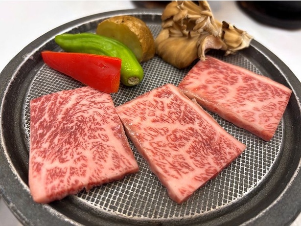 こちらは「佐賀牛の陶板焼きと焼き野菜 佐賀玉葱ソース仕立て」。甘くてコクのある旨い肉は、穏やかな気候とおいしい水、澄み切った空気のたまもの
