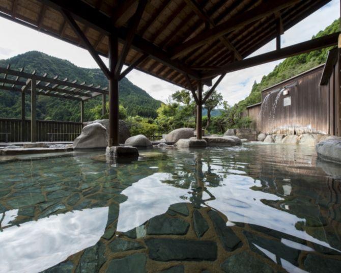 “ぬる湯”と呼ばれる佐賀県・古湯温泉へ。人気旅館やご当地グルメ、注目観光スポットを紹介！