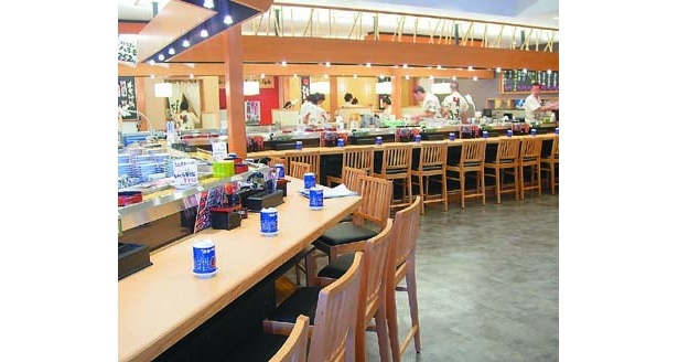 店内は広々キレイ