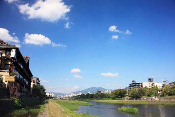 天気の良い日はオープンルーフで鴨川沿いを走るのは気持ちがいい