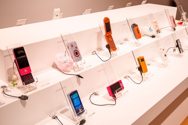 ケータイもたくさんの種類が登場し、それぞれデコって個性を出していた時代