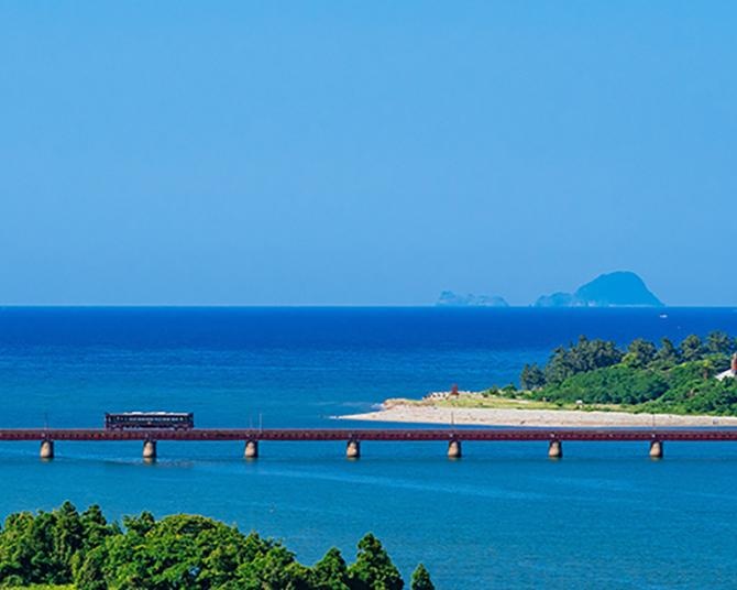 絶景×美食のご褒美列車旅！「丹後くろまつ号」で味わう贅沢ランチ「トラベルランチコース」を体験