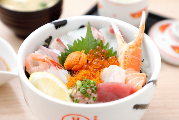 福岡のうまかもん 長浜直送の鮮魚がたっぷり 高コスパの海鮮丼 海鮮丼 日の出 ウォーカープラス