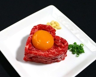 インスタ映え間違いなし！バレンタイン限定で“ハート形”のユッケ登場