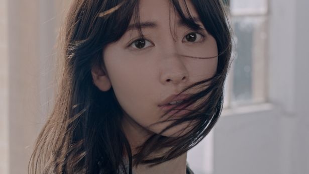 【写真特集】小嶋陽菜ユニクロCM 美胸ショット 4/20