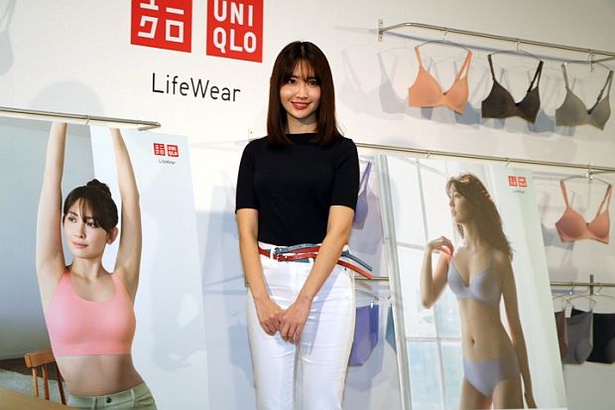 【写真特集】小嶋陽菜ユニクロCM 美胸ショット 7/20