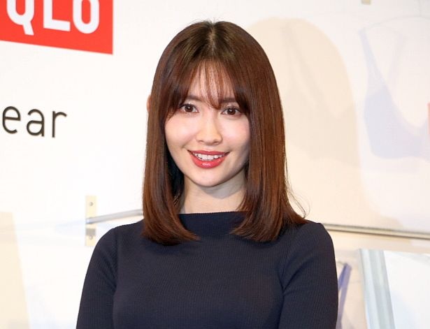 【写真特集】小嶋陽菜ユニクロCM 美胸ショット 8/20