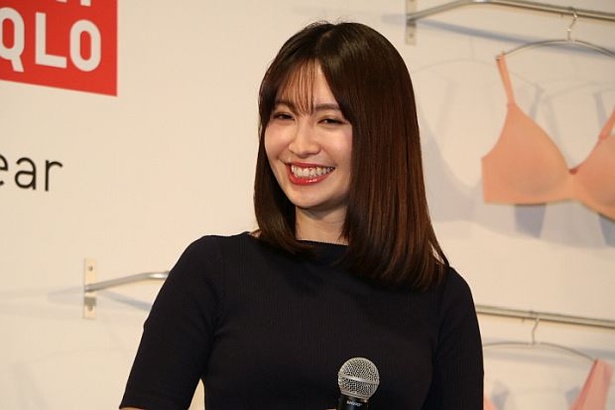 【写真特集】小嶋陽菜ユニクロCM 美胸ショット 10/20
