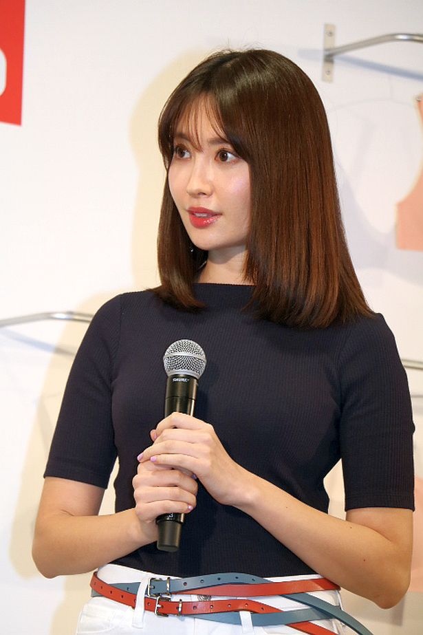 【写真特集】小嶋陽菜ユニクロCM 美胸ショット 11/20