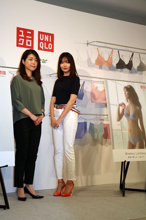 【写真特集】小嶋陽菜ユニクロCM 美胸ショット 16/20