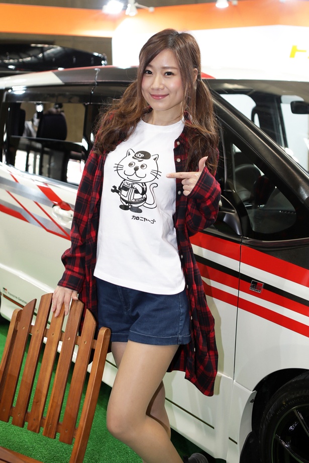 「トヨタカローラ名古屋」(3号館/316)のブースで見つけた美人コンパニオン